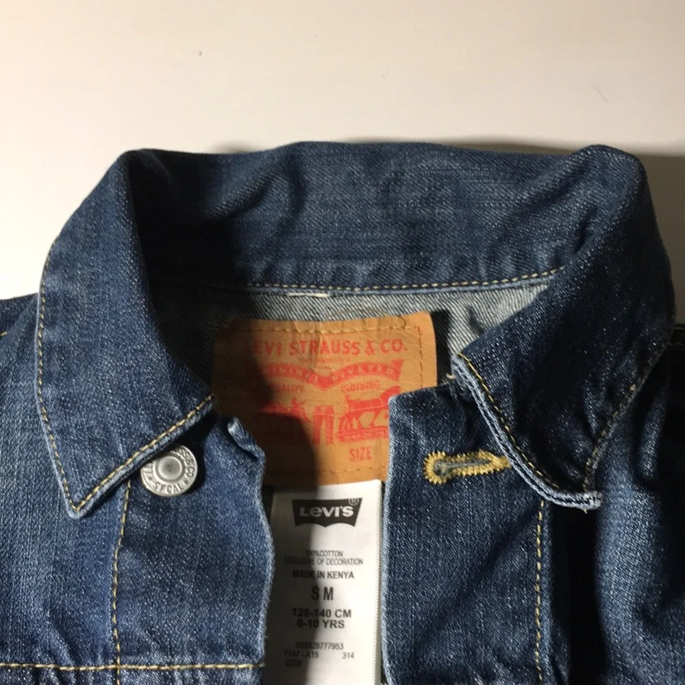 Levi’s classic trucker denim jean jacket size Small 8-10 years
